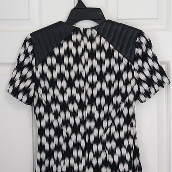 Like New Yigal Azrouël Jet Black and Bone Ikat Print Dress Size - 4 - Picture 10 of 16